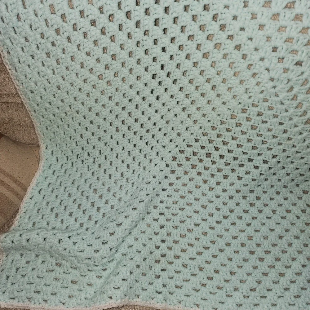 Handmade Crochet Baby Blanket Mint Green Clamshell White Edge ~ 42x42